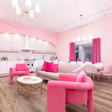 The Kentucky Rose By Hollyhock Suites